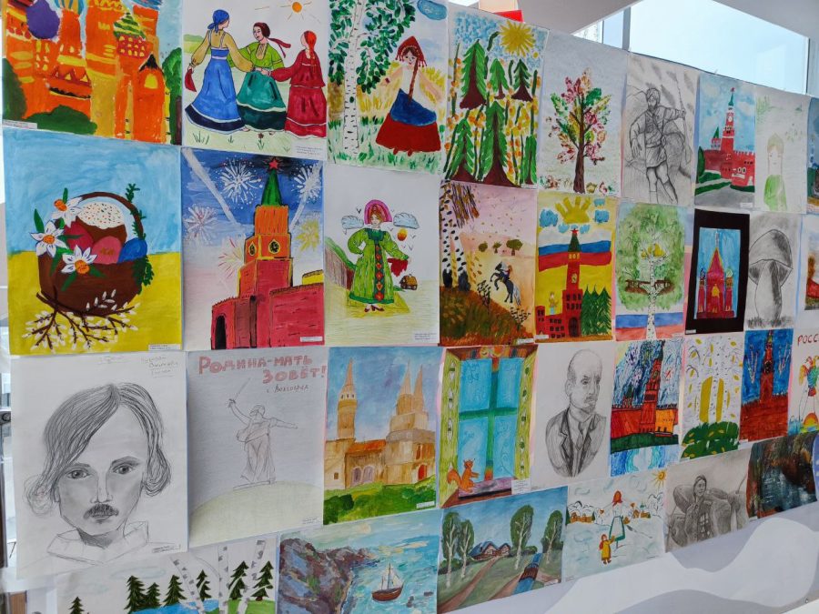 Продолжает работу выставка детского рисунка «Россия – наш дом»