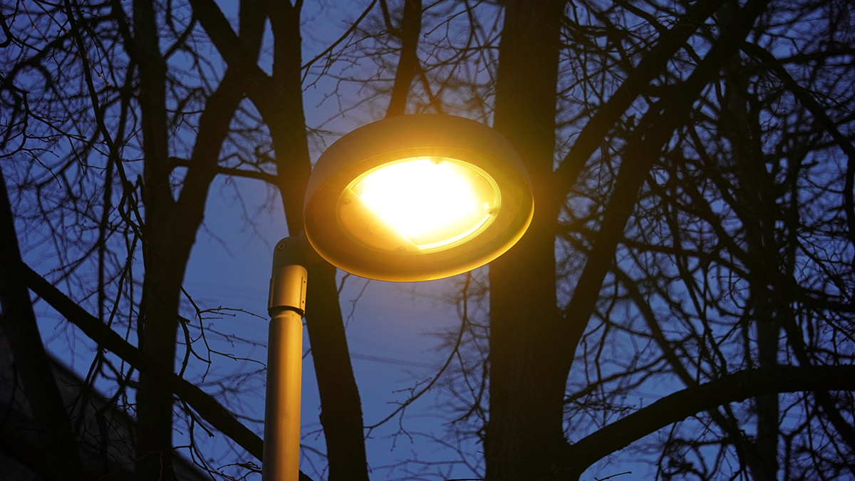 Безопасные улицы: более 15 тысяч фонарей установили в городе в прошлом году. Фото: Анатолий Цымбалюк, «Вечерняя Москва»
