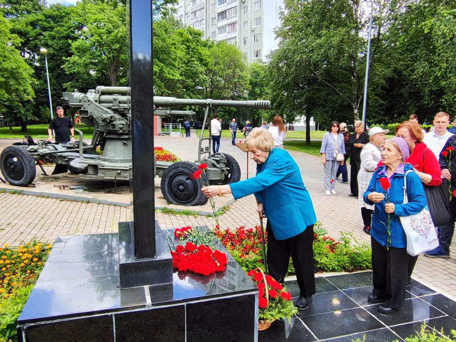Ветераны возложили цветы к памятнику воинам, погибшим в годы Великой Отечественной войны — фоторепортаж