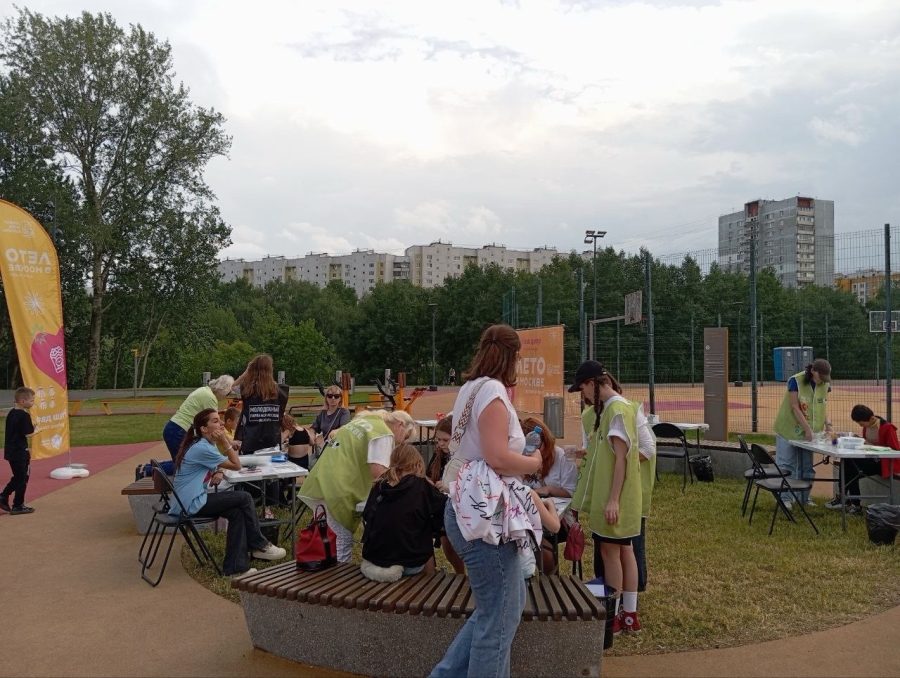Активисты молодежной палаты района Чертаново Центральное участвовали в организации фестиваля «Наш двор. Добрые соседи»