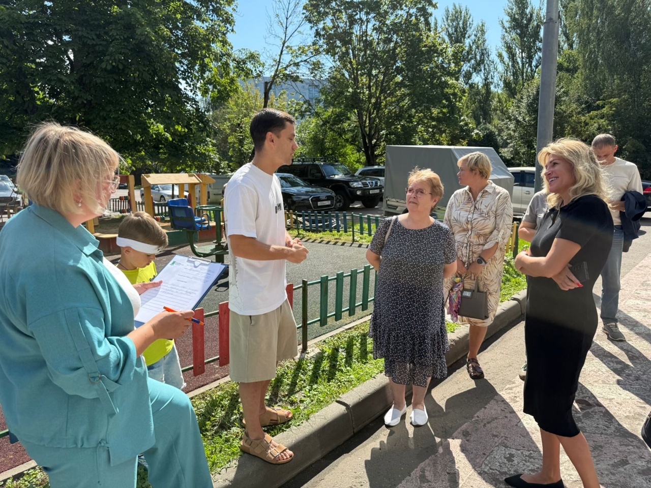 Глава управы Чертаново Центральное провела плановый обход. Фото: официальная страница управы района Чертаново Центральное в социальных сетях