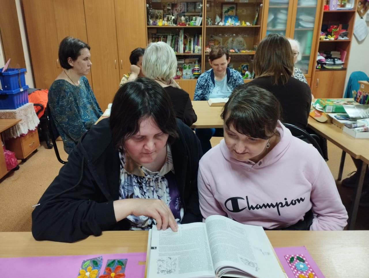 Рассказы писателя обсудили в литературной студии СД «Чертаново. Фото: официальная страница Социального дома «Чертаново» в социальных сетях