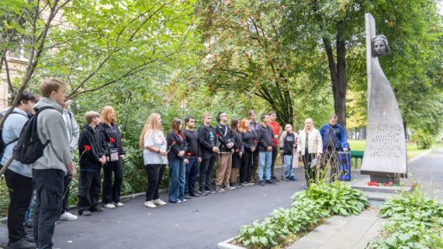 Акцию «Вахта памяти» посетили студенты Пищевого колледжа №33. Фото: страница Пищевого колледжа №33 в социальных сетях