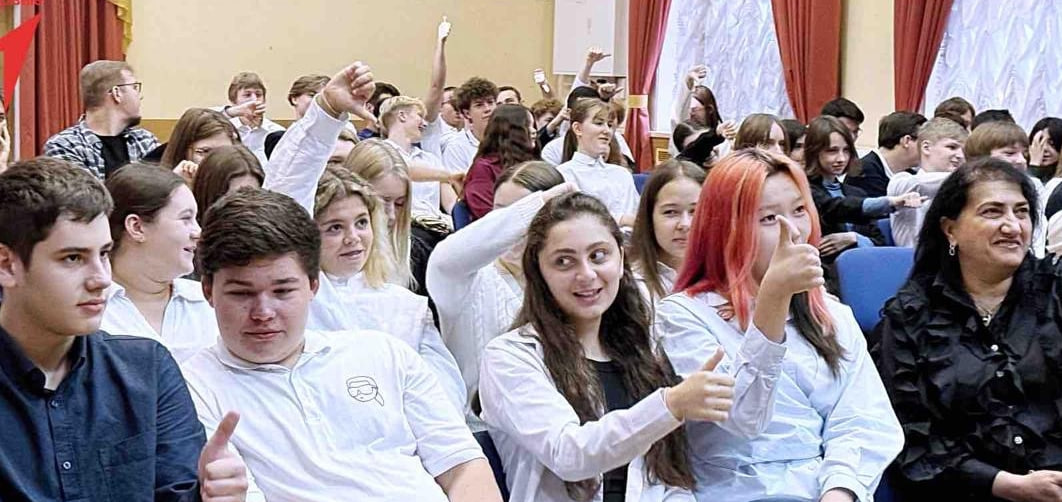 Встреча с куратором проекта «Движение Первых» состоялась в школе №556. Фото: страница школы №556 в социальных сетях