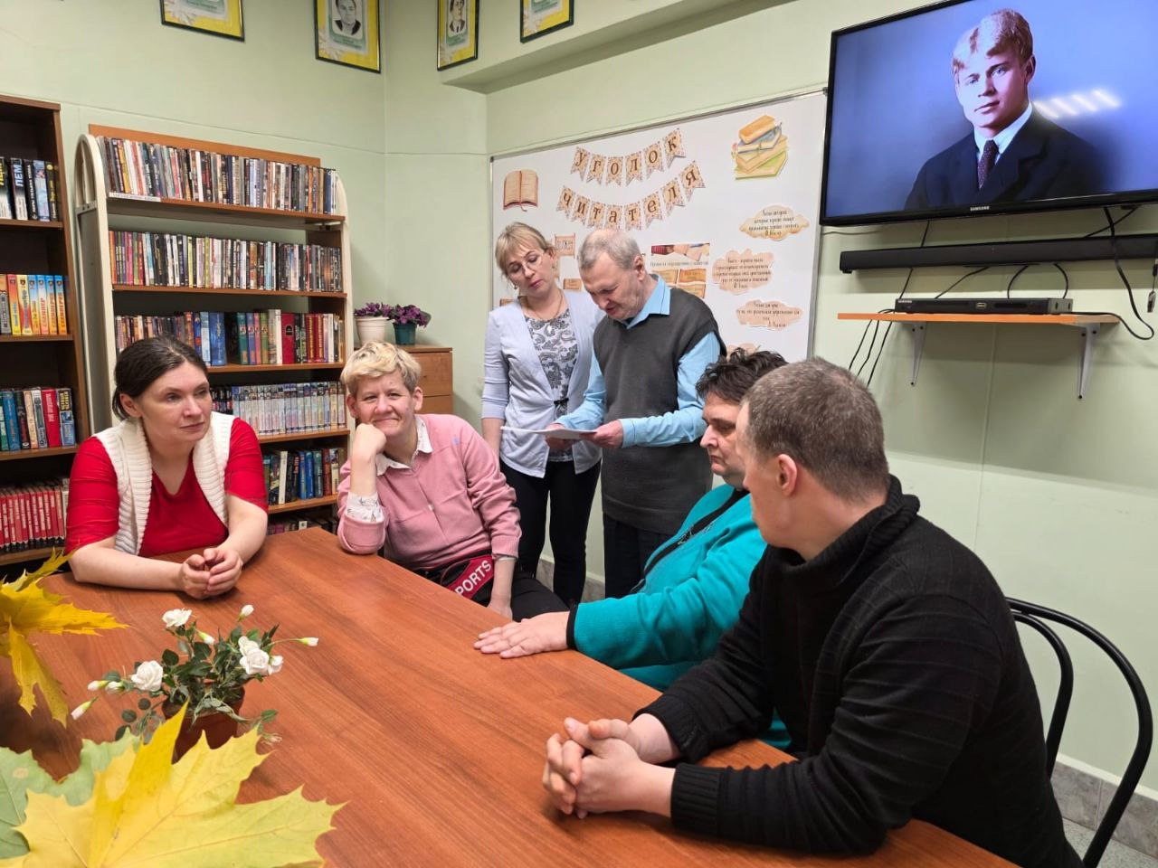 «Час поэзии»: подопечные СД «Чертаново» поговорили о произведениях поэта. Фото: страница СД «Чертаново» в социальных сетях