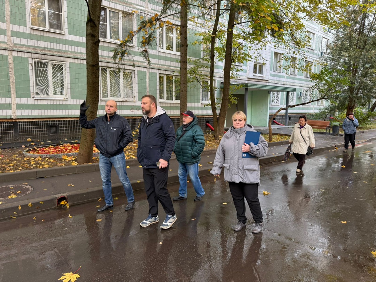 Плановый обход территории провели в Чертанове Центральном. Фото: официальная страница управы района Чертаново Центральное в социальных сетях