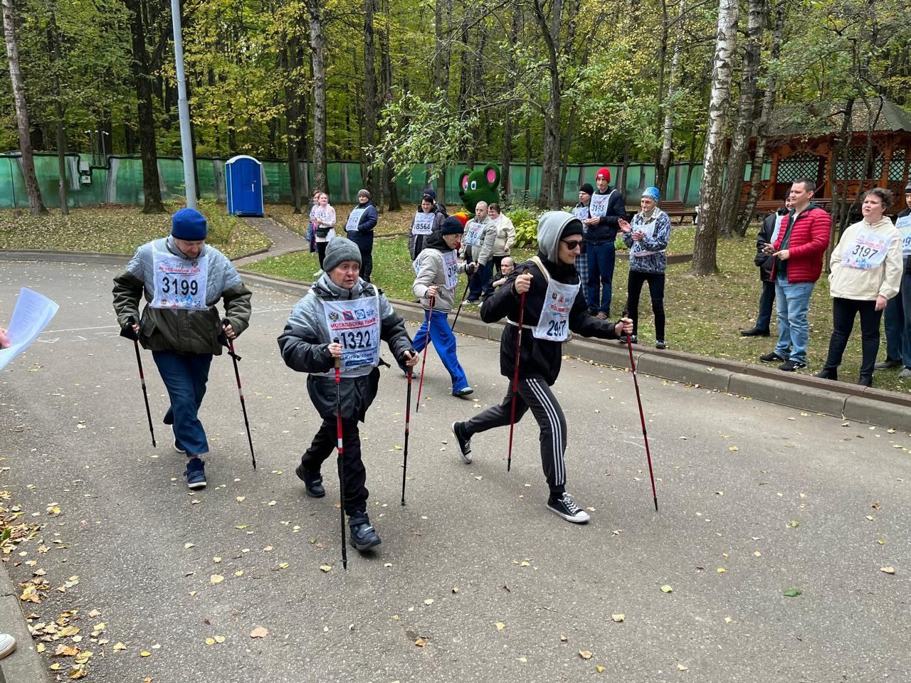 Соревнования по скандинавской ходьбе состоялись в Социальном доме «Чертаново». Фото: официальная страница СД «Чертаново» в социальных сетях