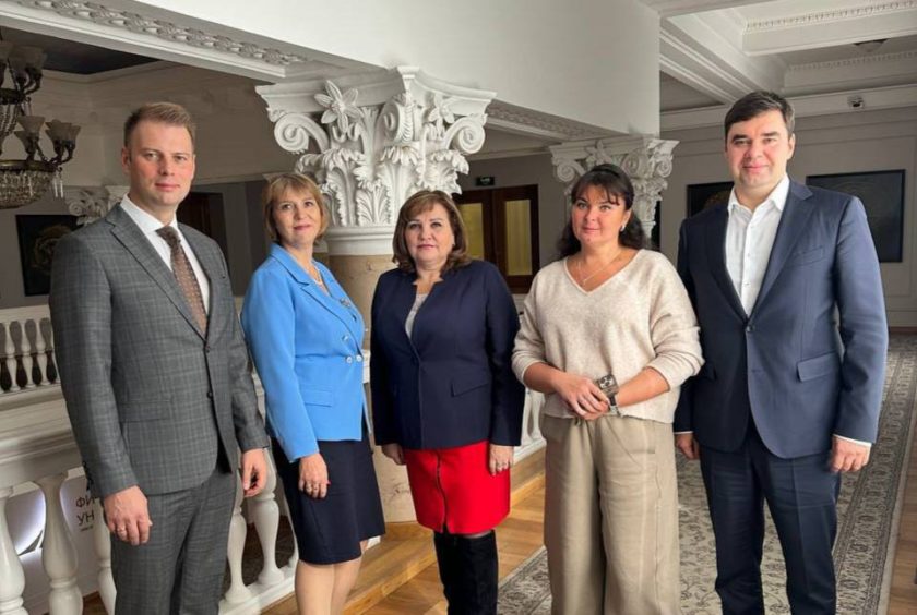 Договор о сотрудничестве с ФУ заключили сотрудники школы №1173. Фото: пресс-служба школы №1173