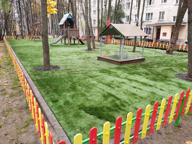 Комплексное благоустройство территории завершили в Чертанове Центральном. Фото: официальная страница управы района Чертаново Центральное в социальных сетях