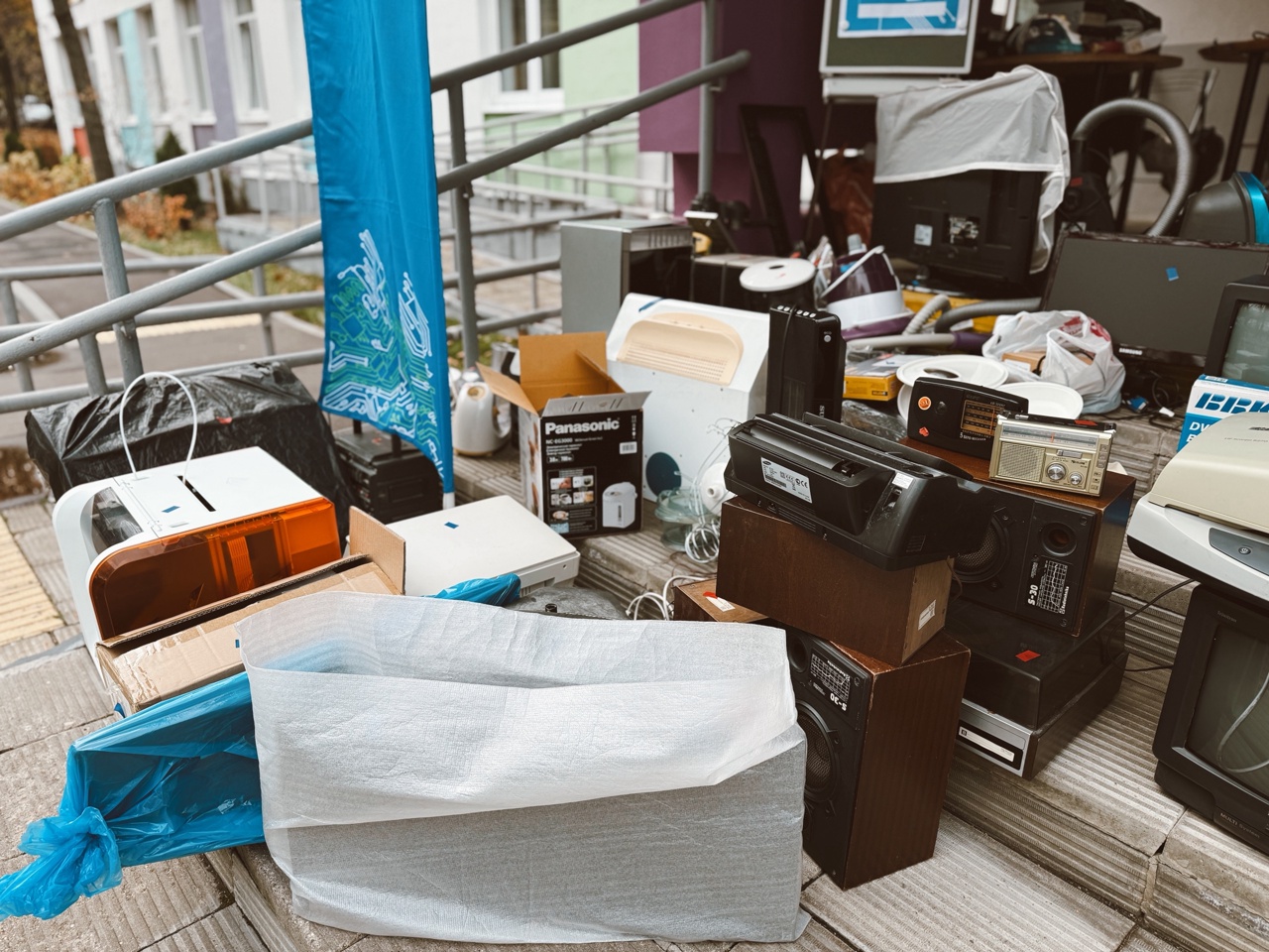 «ЭлектроСбор»: представители ЦВР «На Сумском» подвели итоги экологической акции. Фото: официальная страница ЦВР «На Сумском» в социальных сетях