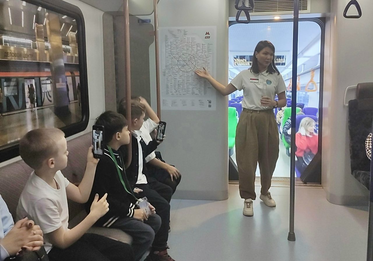 Первоклассники школы №1173 посетили музей транспорта. Фото: официальная страница школы №1173 в социальных сетях