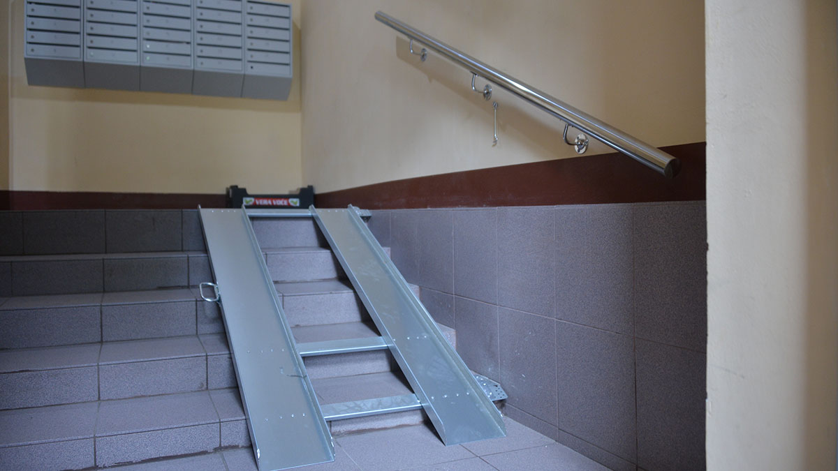 Платформы для маломобильных жителей установили в Чертанове Центральном. Фото: Анна Малакмадзе, «Вечерняя Москва