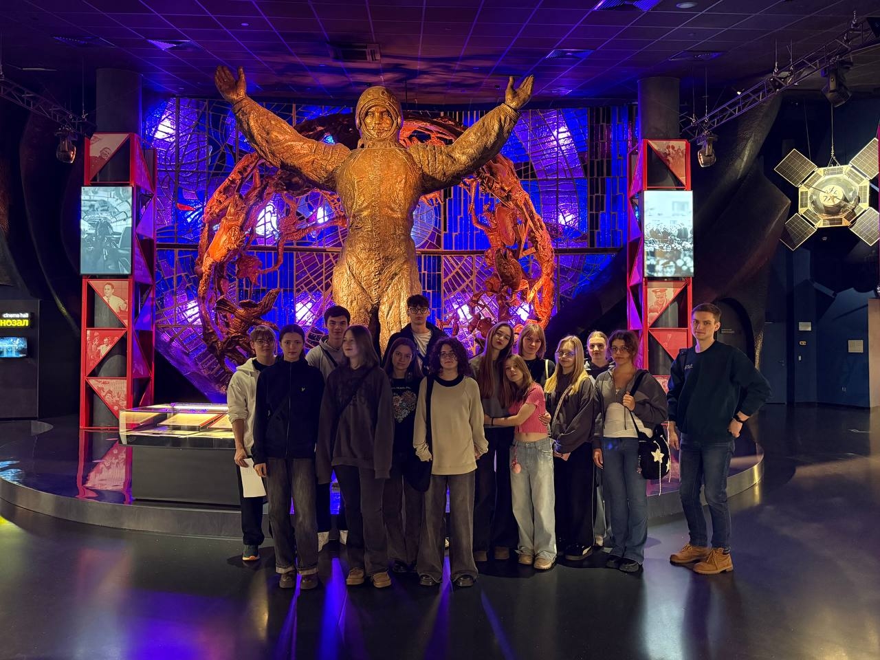 Учащиеся школы №1173 посетили Музей космонавтики. Фото: страница школы №1173 в социальных сетях