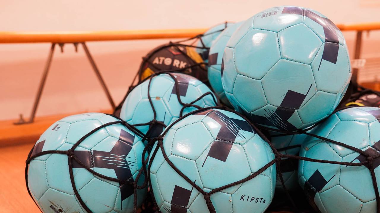 Футболистки ЖФК «Чертаново-М» посоревнуются со «Строгино-М». Фото: Ксения Догонашева, «Вечерняя Москва»