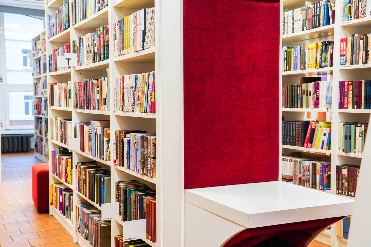 «Читатель года»: представители управы Чертанова Центрального пригласили горожан на церемонию награждения. Фото: Ксения Догонашева, «Вечерняя Москва»