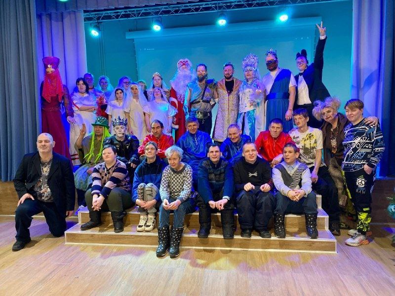 Подопечные СД «Чертаново» посетили премьеру спектакля «Когда молчит море». Фото: страница СД «Чертаново» в социальных сетях