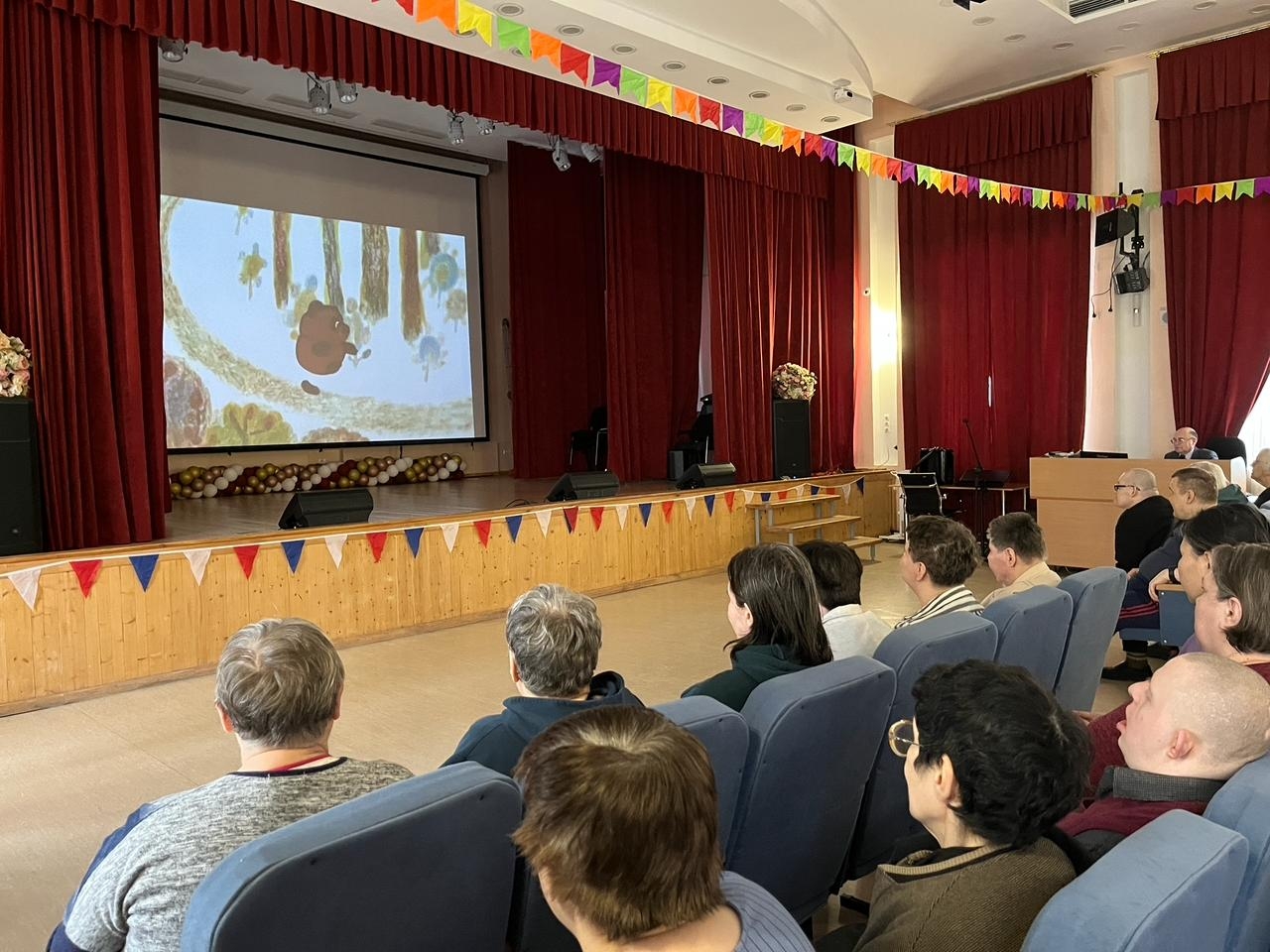 Музыкальную игру «Угадай мелодию» провели в СД «Чертаново». Фото: страница Социального дома «Чертаново» в социальных сетях